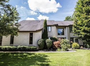 37681 McKenzie Ct, Farmington Hills, MI 48331