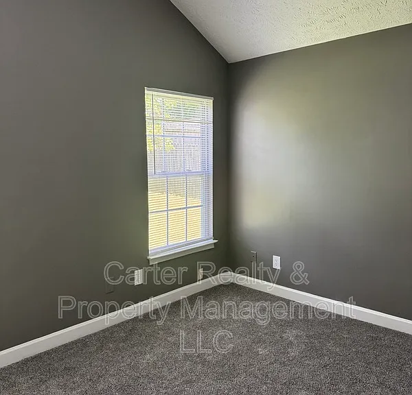 1812 Glade St — Photo 13