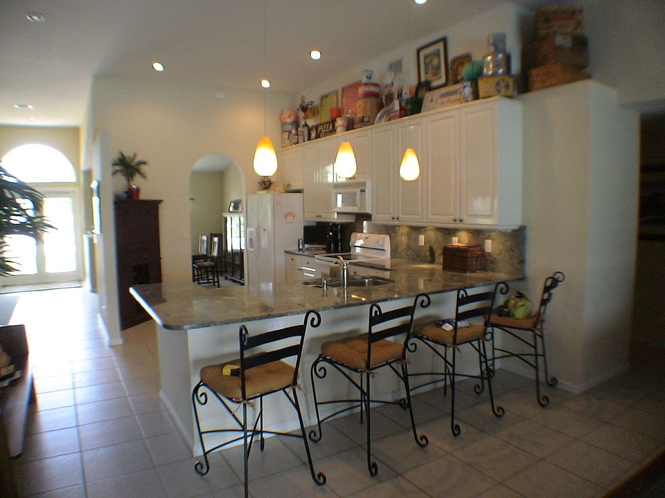 New, high quality upgrade ganite countertops and backsplash (over $8k)