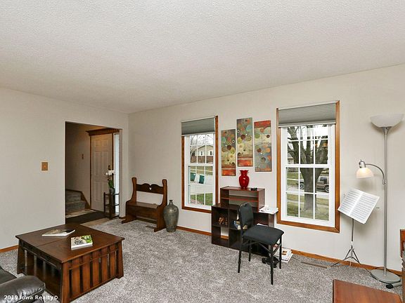3rd image of 405 Norwood Pl