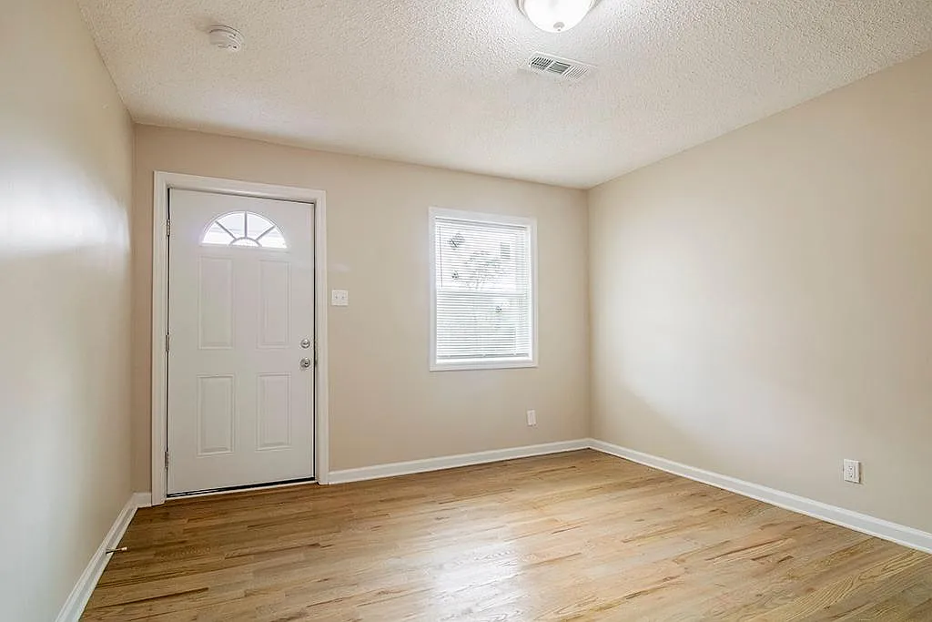 2 bed, 700 sqft, $795 — Photo 4