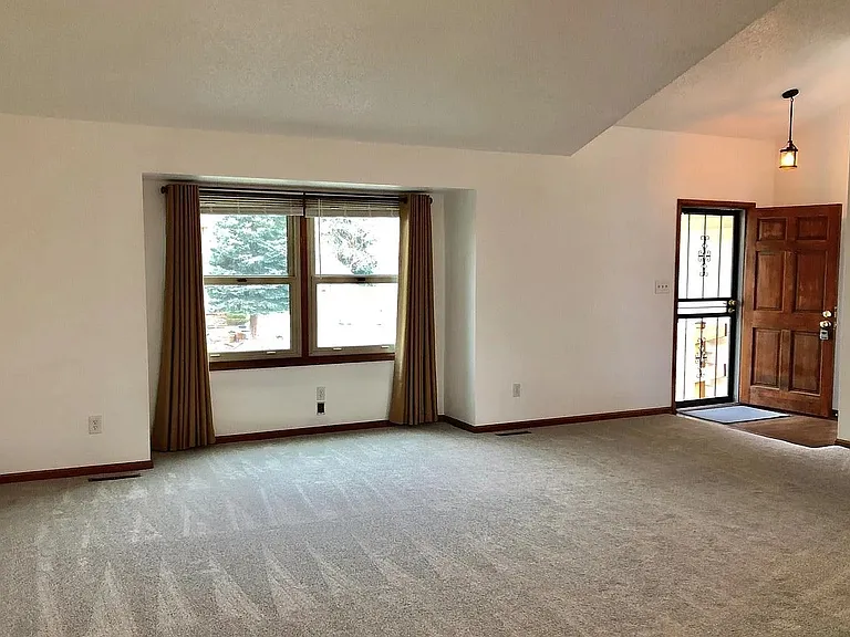 10792 Grove Ln — Photo 4
