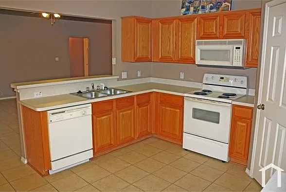 7219 Fossil Lake Dr — Photo 5