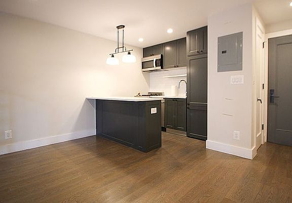 4th image of 51 Irving Pl Penthouse E