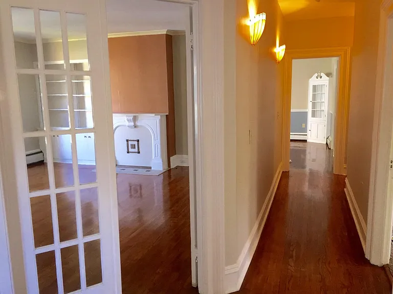 469 W Church St — Photo 4