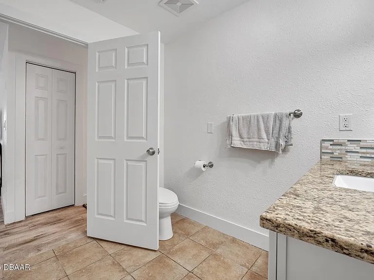 450 Lambert Ave — Photo 32