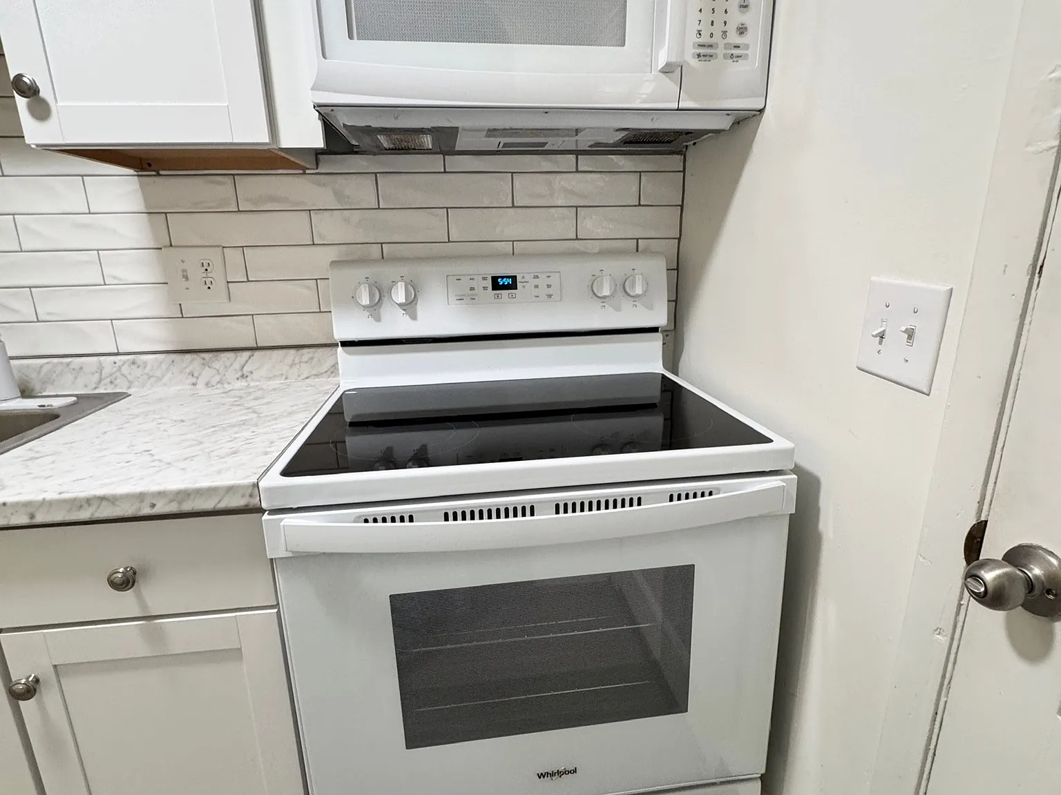 Studio, 325 sqft, $895 — Photo 4