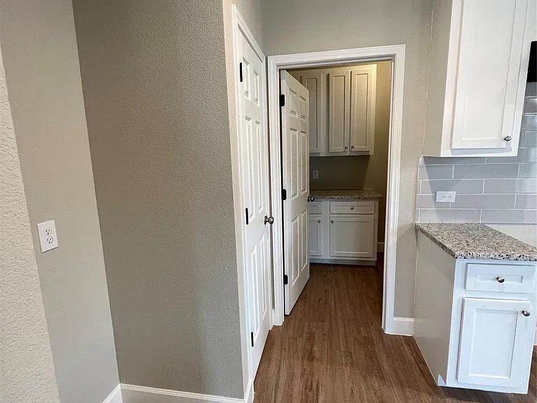 9722 Pelsey St — Photo 5