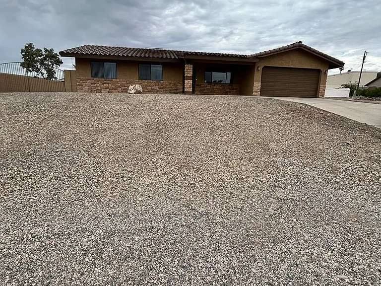 3851 McCulloch Ln — Photo 1