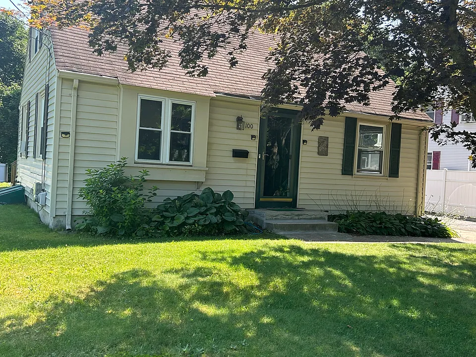 100 Lake Dr