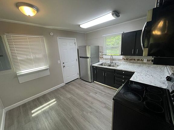 4th image of 803 Patricia Dr