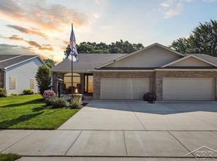 615 Gateway Pl, Essexville, MI
