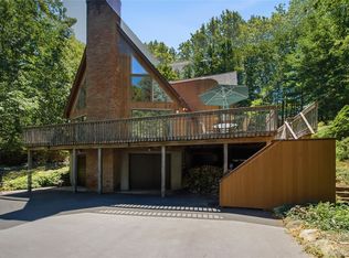 73 Glen Road, Baiting Hollow, NY 11933