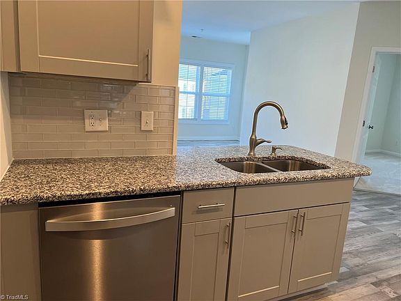 3rd image of 2607 Pennoak Way #J