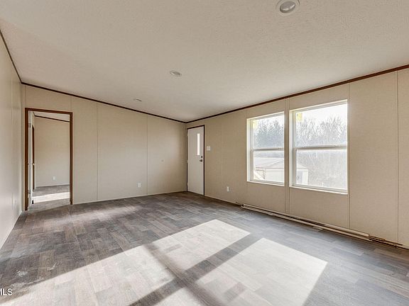 4th image of 456 Meadow View Rd