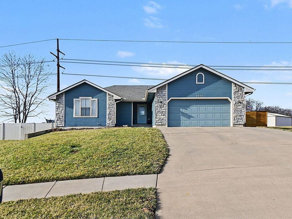 1st image of 2241 SE Moorefield Ct