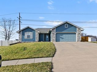 2241 SE Moorefield Ct, Tecumseh, KS 66542