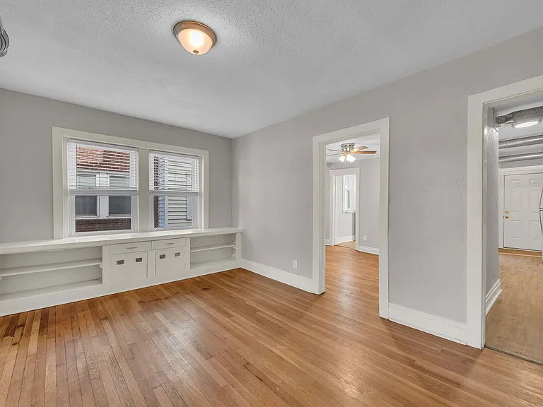 4220 Harrison St — Photo 4