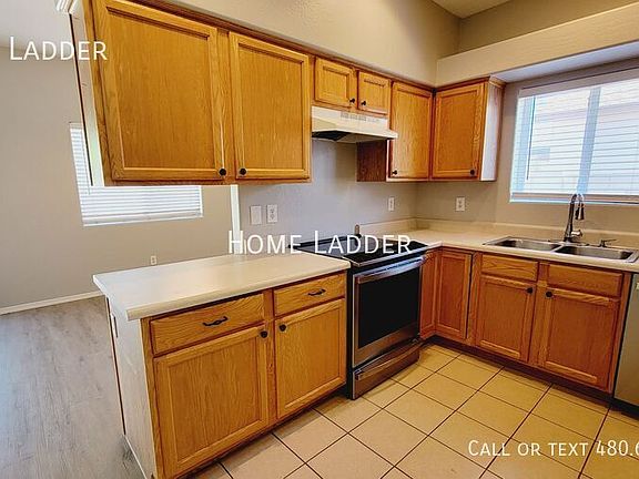 4th image of 612 W Fairway Cove Dr