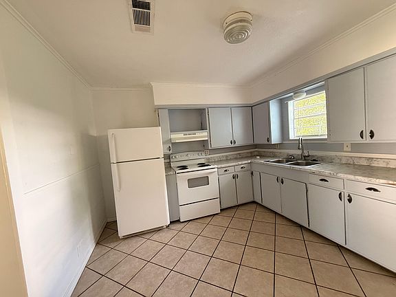 3rd image of 207 N 23rd St