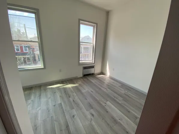 124 Winfield Avenue image 15 of 19