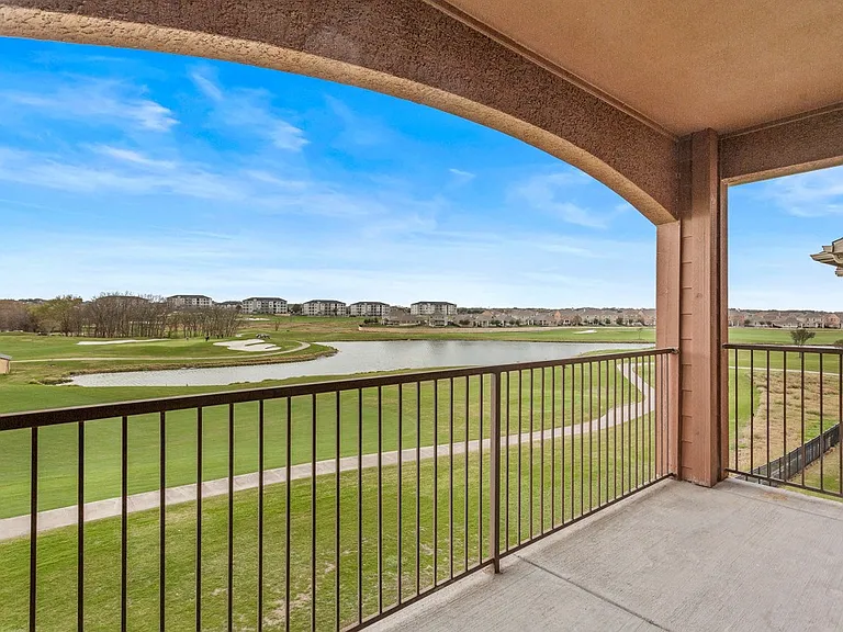 Golf course and other stunning views available!