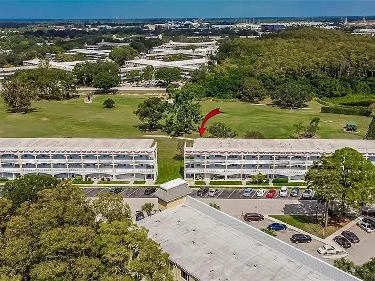Top floor, end unit