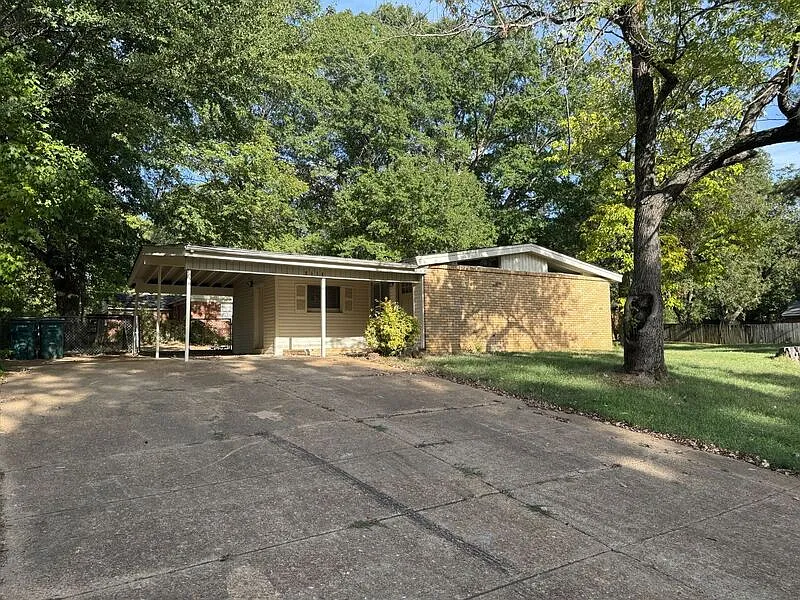 3 bed, 1.0 bath, 1194 sqft, $1,495 — Photo 1