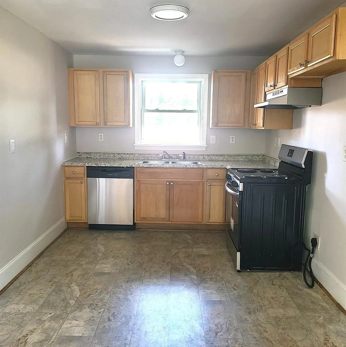 3 bed, 1.0 bath, $1,450 — Photo 2