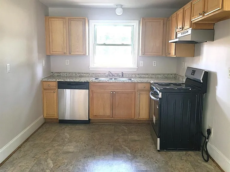 223 Dakota St — Photo 2