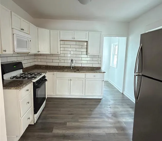 450 Hanover Ave — Photo 6