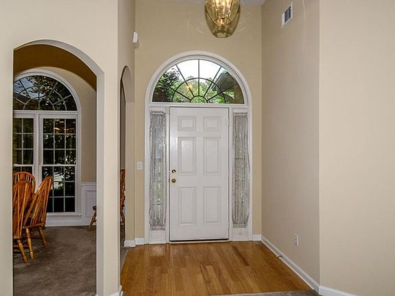2nd image of 532 Wisteria Dr