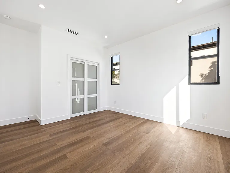212 W 64th St #D — Photo 31