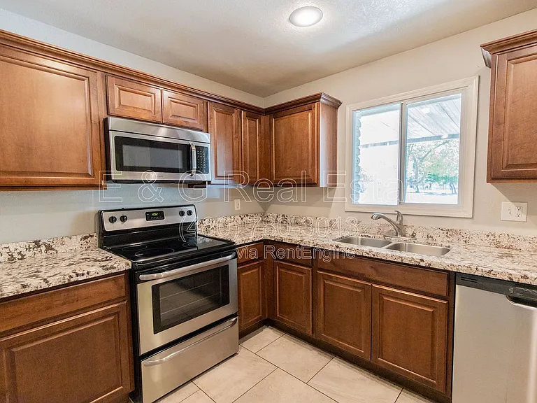 1620 S Hardy Dr — Photo 1