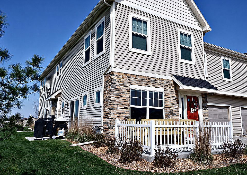1st image of 3112 SE Glenstone Dr
