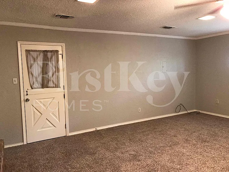 2710 Peachtree Ln — Photo 29