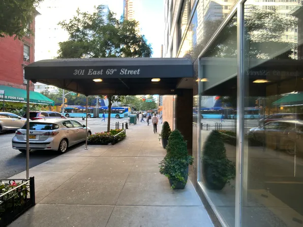 301 East 69th Street image 10 of 11