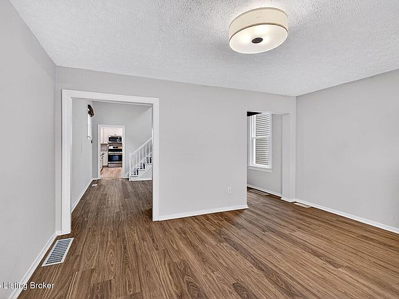 5th image of 1111 E Burnett Ave