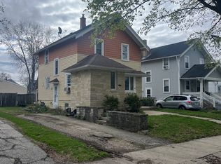 141 S James St, Waukesha, WI 53186