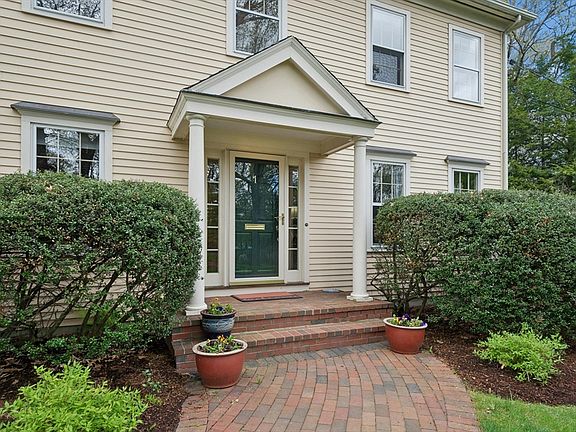 3rd image of 1 Munroe Rd