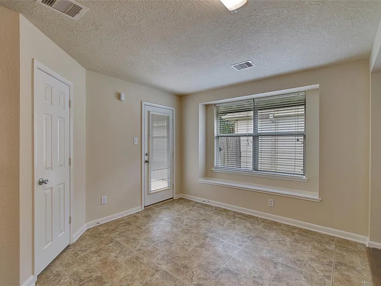 3131 Beacon Grove St — Photo 16