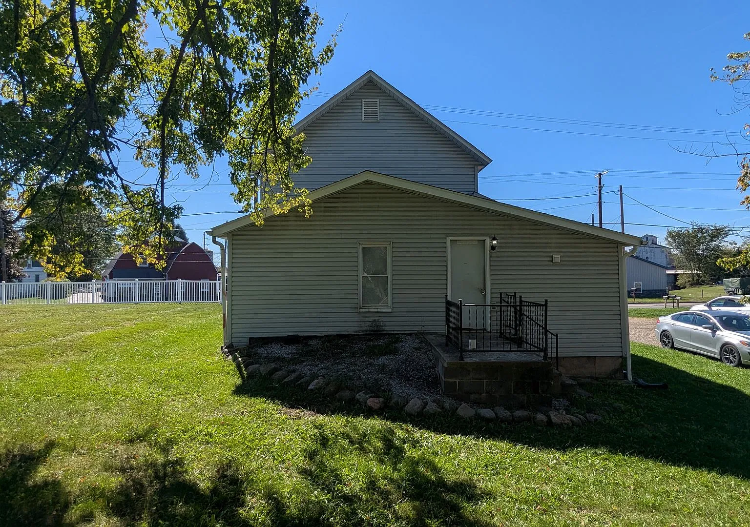 Welcome to this newly renovated, 4-bedroom, 1.5-bathroom home located in the charming town of Har... — Photo 4
