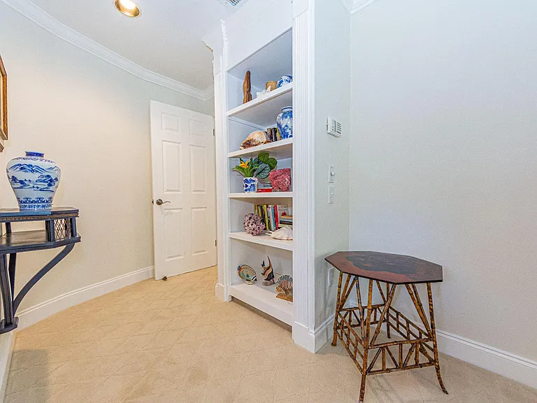 910 Seagrape Ln — Photo 8