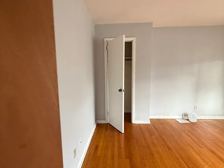 107 Warren St — Photo 6