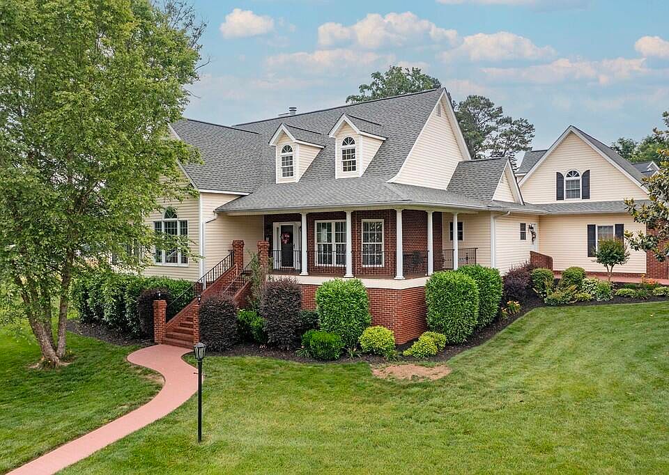 1st image of 175 Peppertree Dr NE