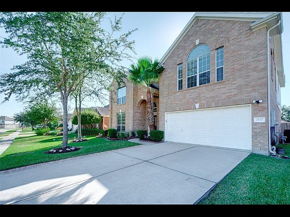 2nd image of 2137 Robinwood Dr