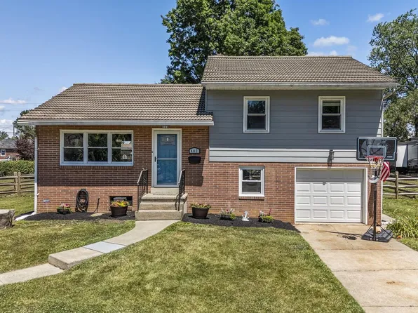407 W Race St, Fleetwood, PA 19522
