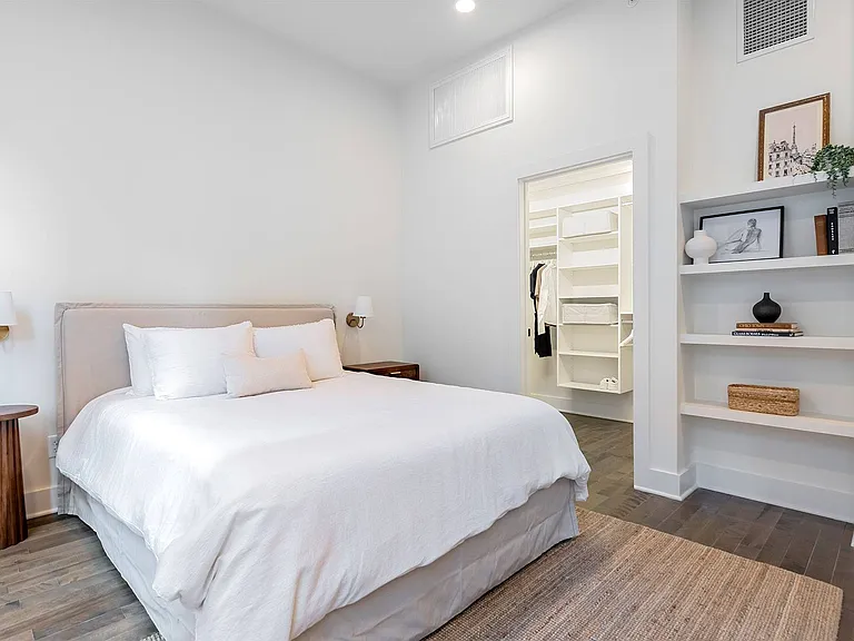 Mercantile Apartments — Photo 33