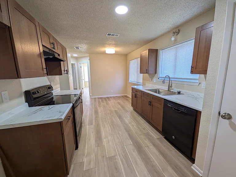 3107 Westrim Dr — Photo 8