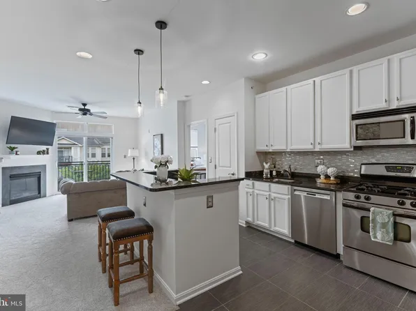 2665 Prosperity Ave APT 414, Fairfax, VA 22031